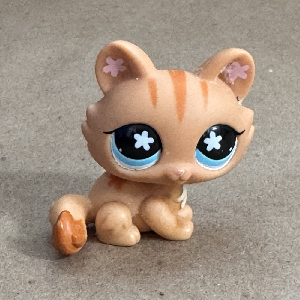 Littlest Pet Shop 2008 #649 Crouching Kitty Kitten Cat Blue Star Eyes LPS